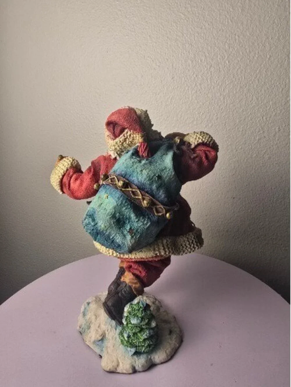 Vintage 1991 The Hamilton Collection International Santa Claus Figurine W/ Bell